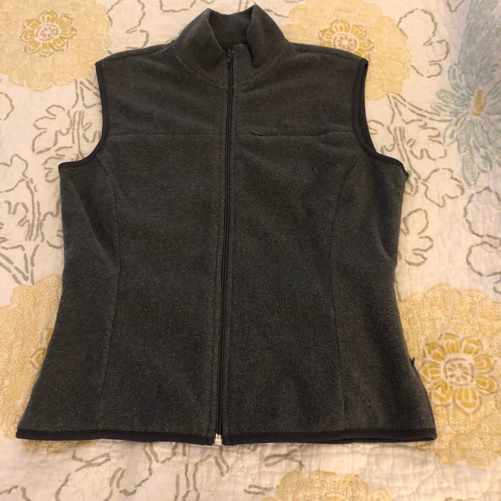 Gap Fleece Vest - Picture 1 of 6